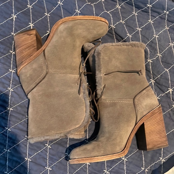 Shoes - Ugg stacked heel boots. Size 8